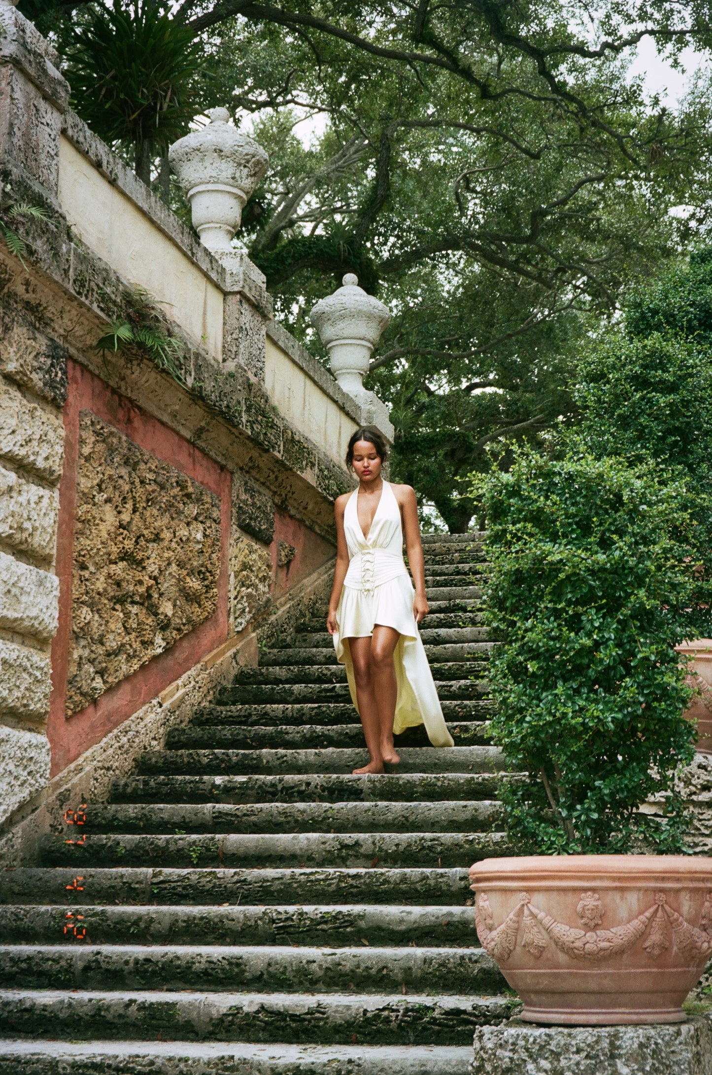 Robe haute et basse avec nœud licou