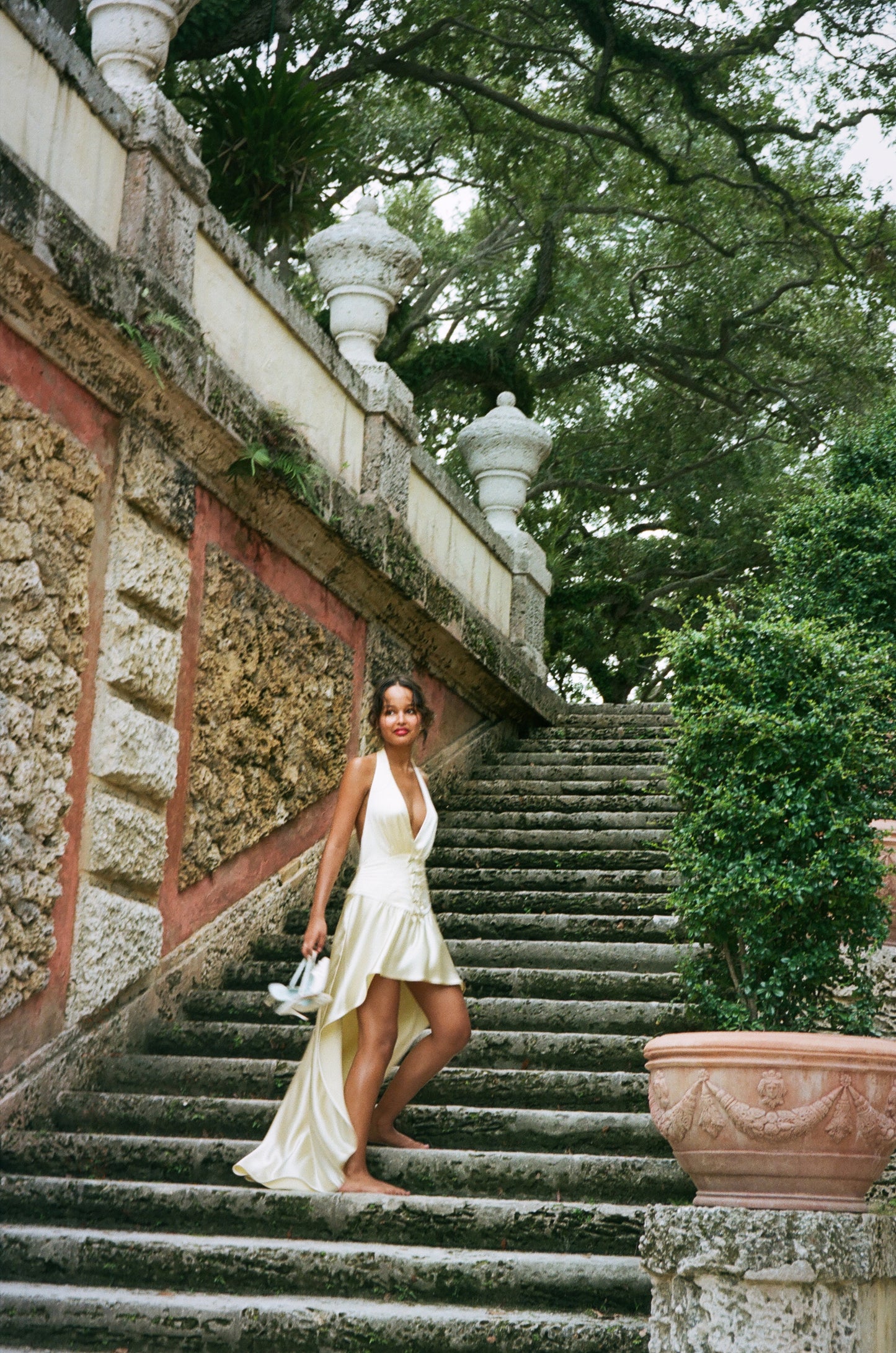 Robe haute et basse avec nœud licou
