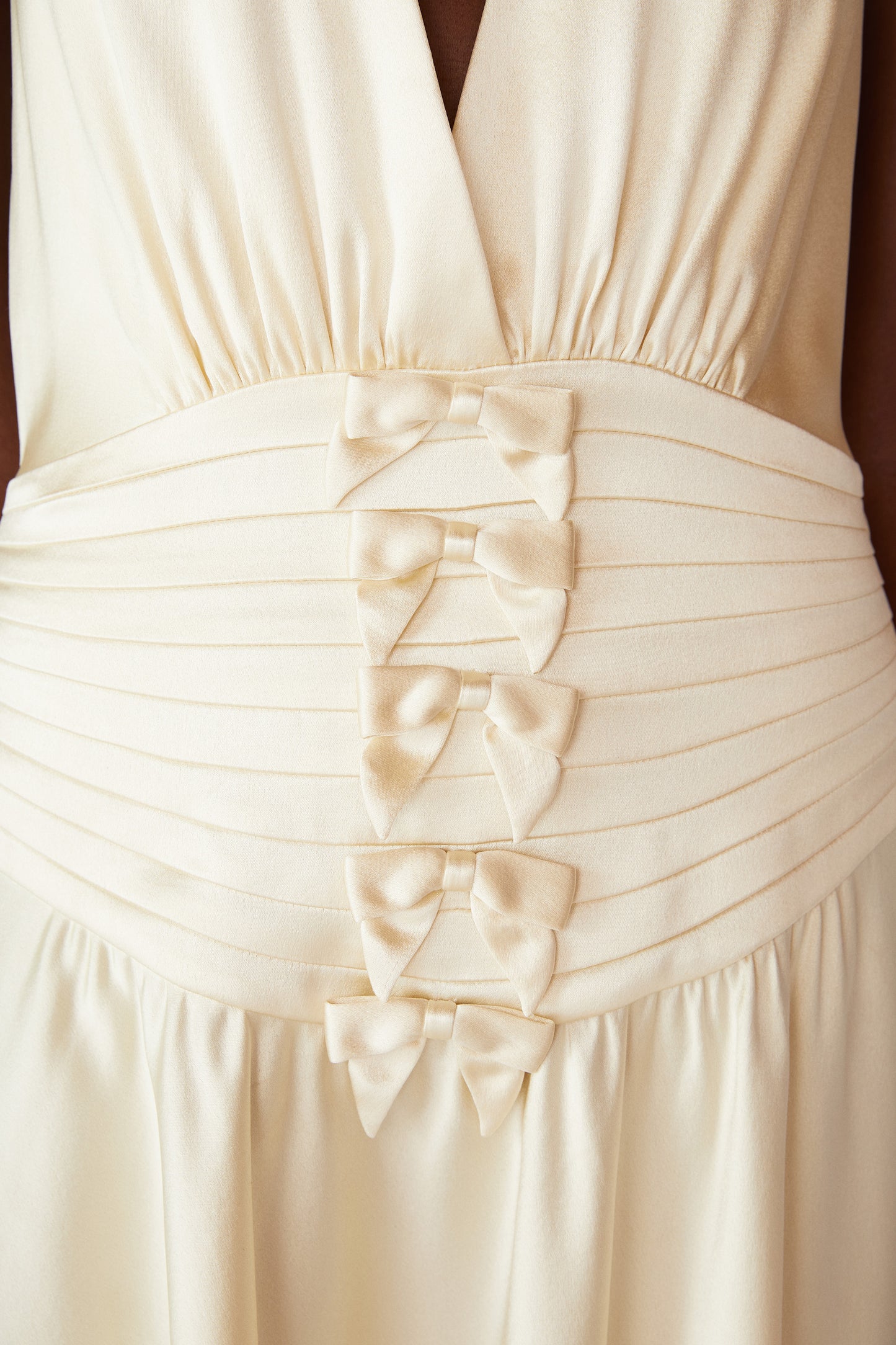 Robe haute et basse avec nœud licou