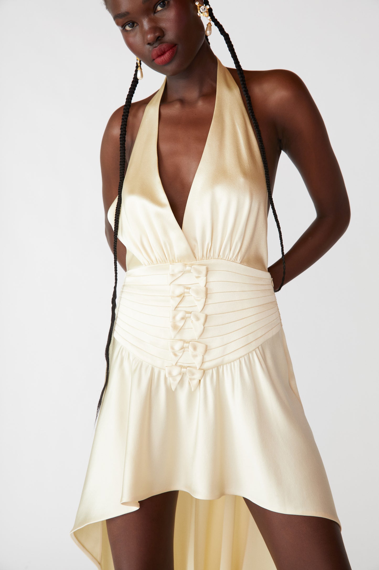 Robe haute et basse avec nœud licou